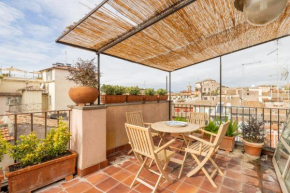 Pantheon Apartment with Terrace